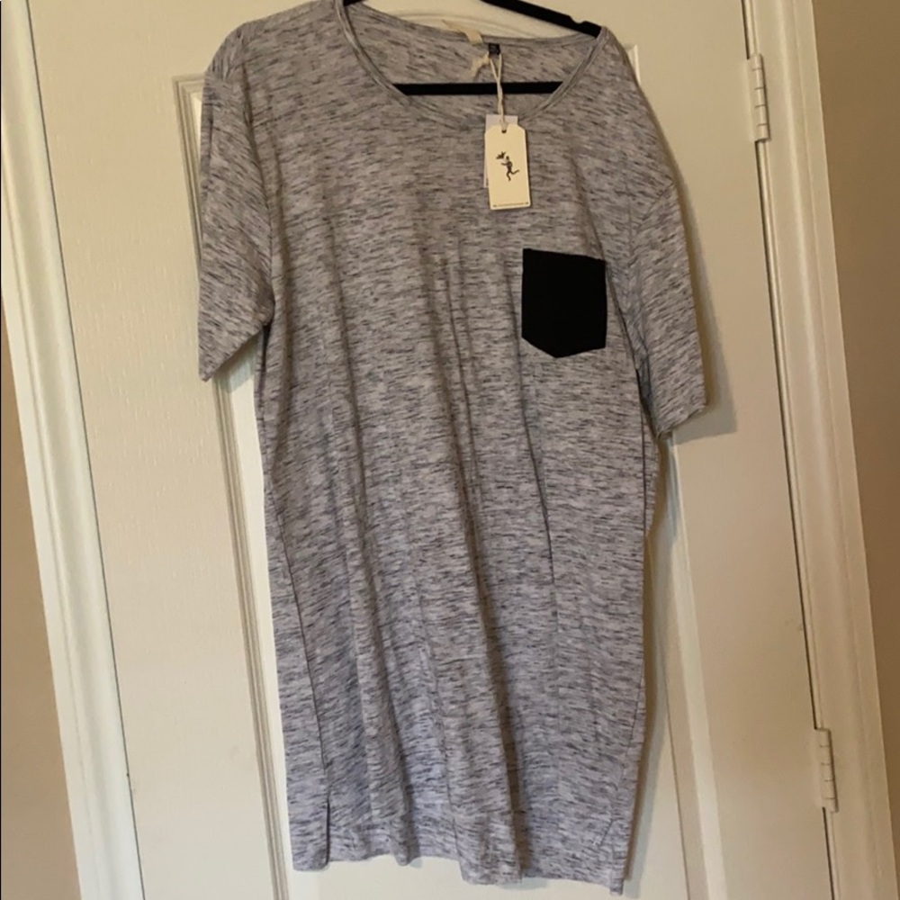 Soft gray tee with black pocket